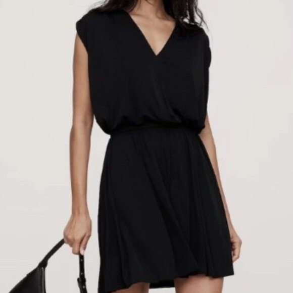 NWT Banana Republic Sz small  Black Jersey Knit Mini Dress #713721 - Picture 2 of 3